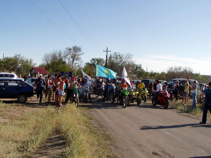 Выезд в город Балхаш. Перед воротами лагеря